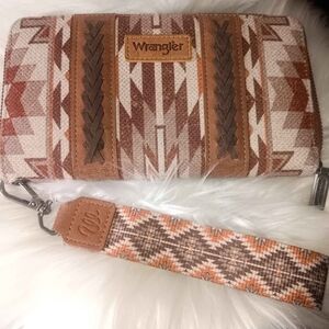 Wrangler Women's Tan and Cream Geometric Clutch